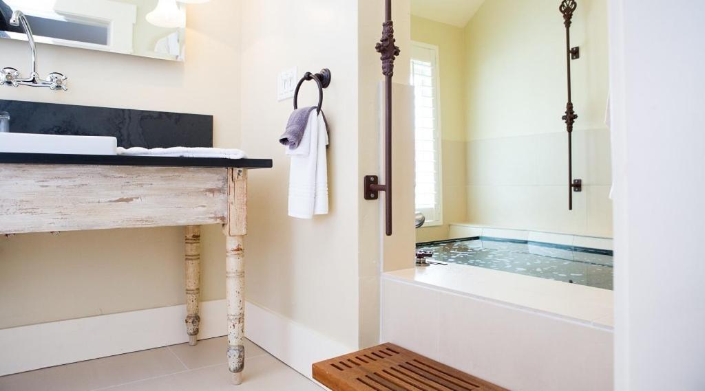 Farmhouse Inn Forestville Ngoại thất bức ảnh